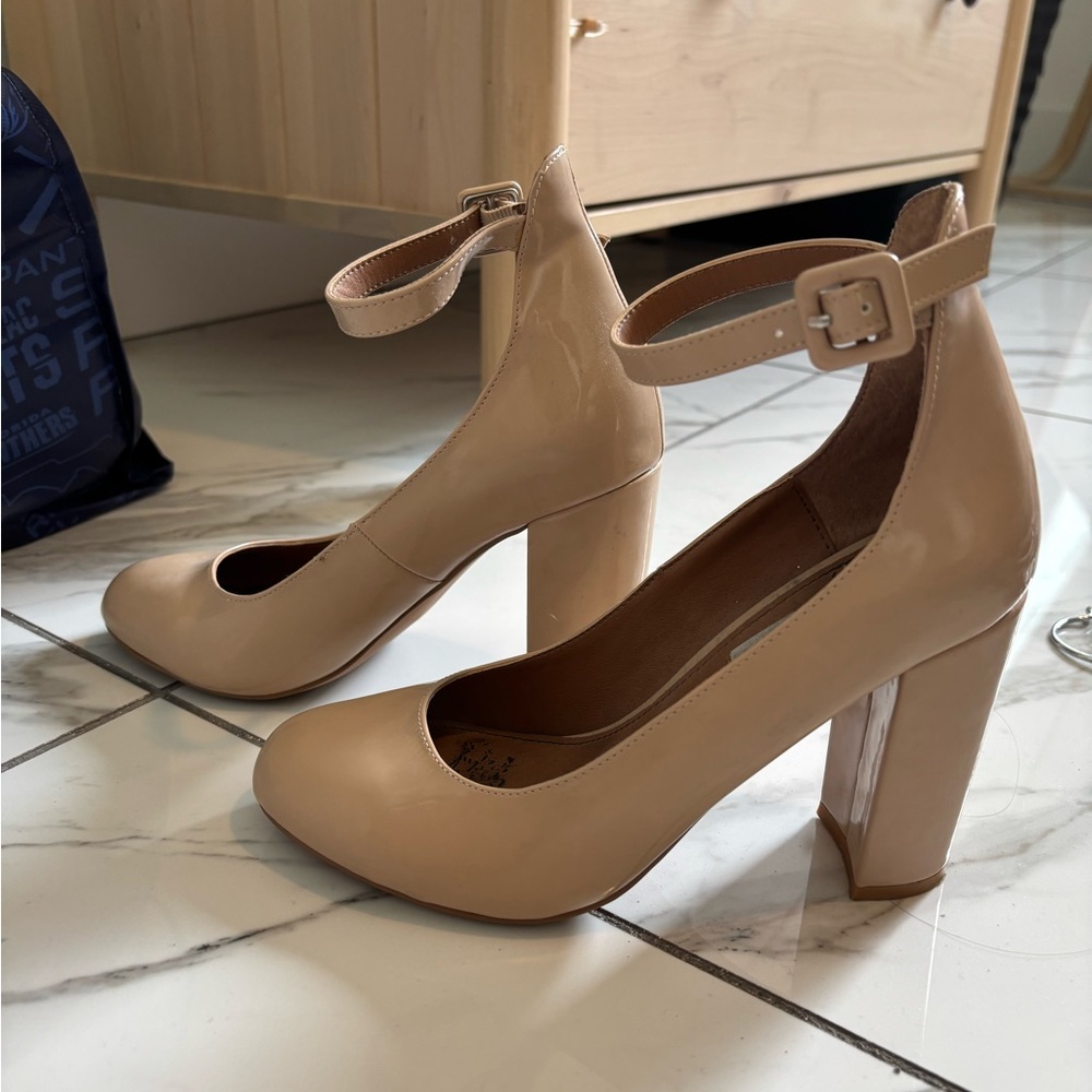 Steve Madden Tan Block Heel Pumps with Ankle Strap